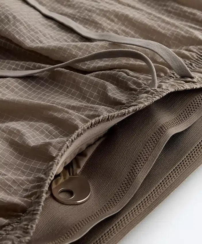 Technische 2-in-1-Shorts mit Karomuster und mittlerer Leibhöhe Technische 2-in-1-Shorts mit Karomuster und mittlerer Leibhöhe