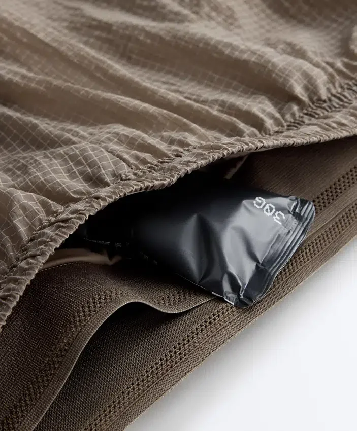 Technische 2-in-1-Shorts mit Karomuster und mittlerer Leibhöhe Technische 2-in-1-Shorts mit Karomuster und mittlerer Leibhöhe