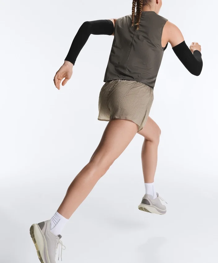 Technische 2-in-1-Shorts mit Karomuster und mittlerer Leibhöhe Technische 2-in-1-Shorts mit Karomuster und mittlerer Leibhöhe