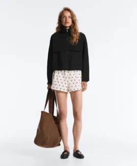 Technische Shorts mit Polka-Dot-Muster Technische Shorts mit Polka-Dot-Muster