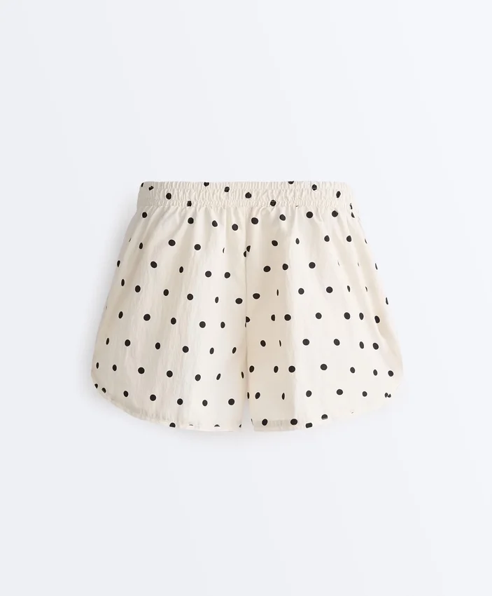 Technische Shorts mit Polka-Dot-Muster Technische Shorts mit Polka-Dot-Muster