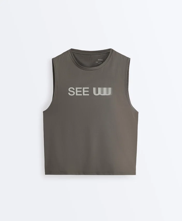 Technisches, ärmelloses T-Shirt mit Text Technisches, ärmelloses T-Shirt mit Text
