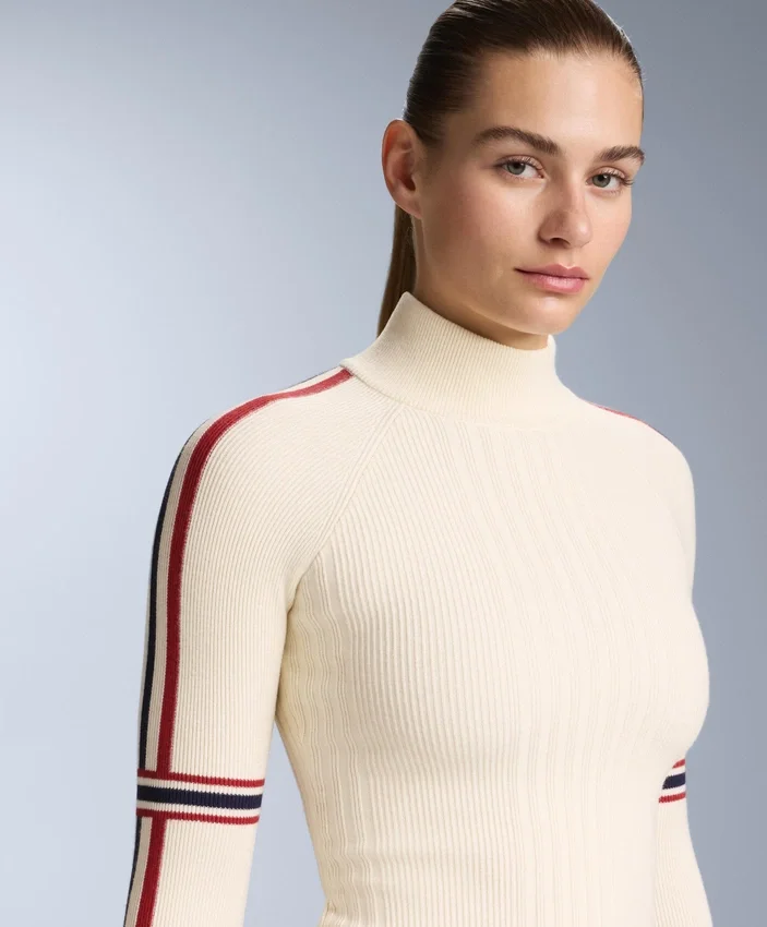 Thermisches T-Shirt aus Strick mit kontrastierenden Details Thermisches T-Shirt aus Strick mit kontrastierenden Details