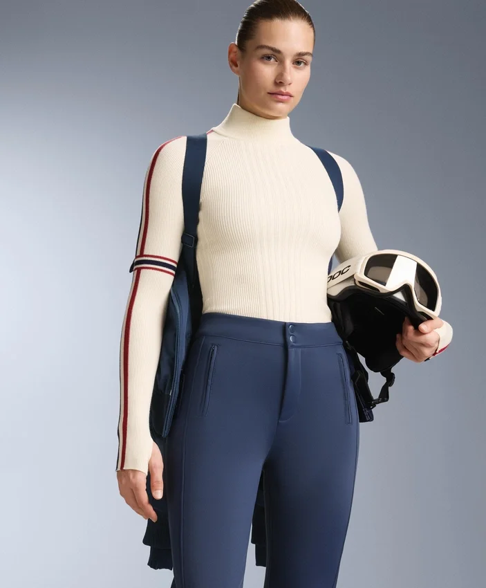 Thermisches T-Shirt aus Strick mit kontrastierenden Details Thermisches T-Shirt aus Strick mit kontrastierenden Details