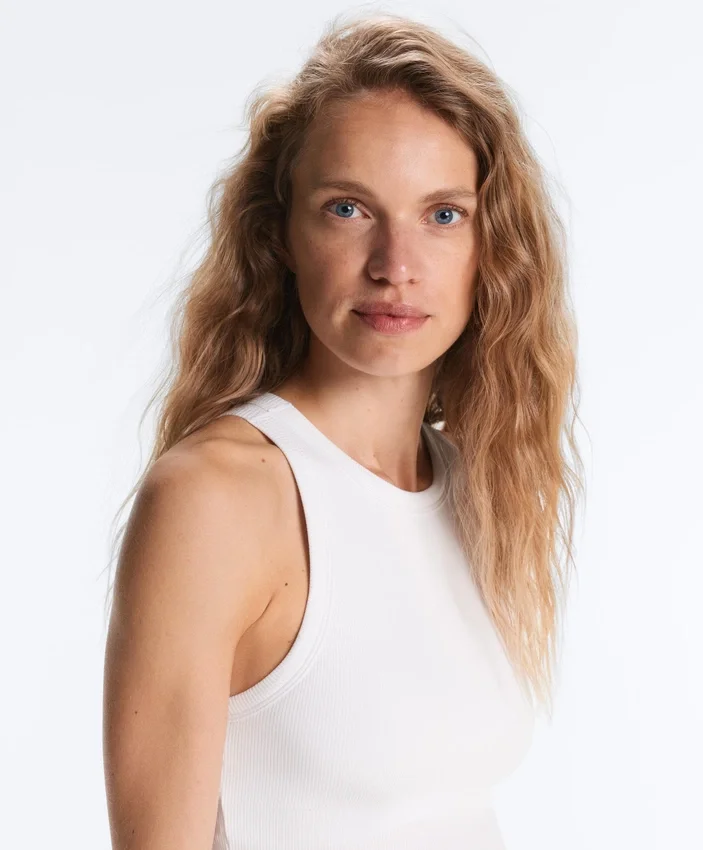 Tops aus Modal-Mischgewebe mit Cups Tops aus Modal-Mischgewebe mit Cups