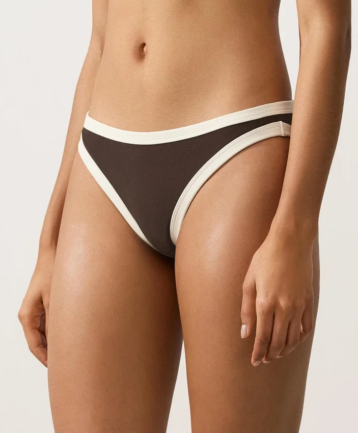 Triangel-Bikinioberteil mit Kontrastbesatz Triangel-Bikinioberteil mit Kontrastbesatz