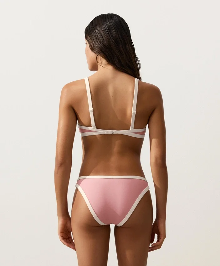 Klassischer Bikini-Slip mit Kontrastbesatz Klassischer Bikini-Slip mit Kontrastbesatz
