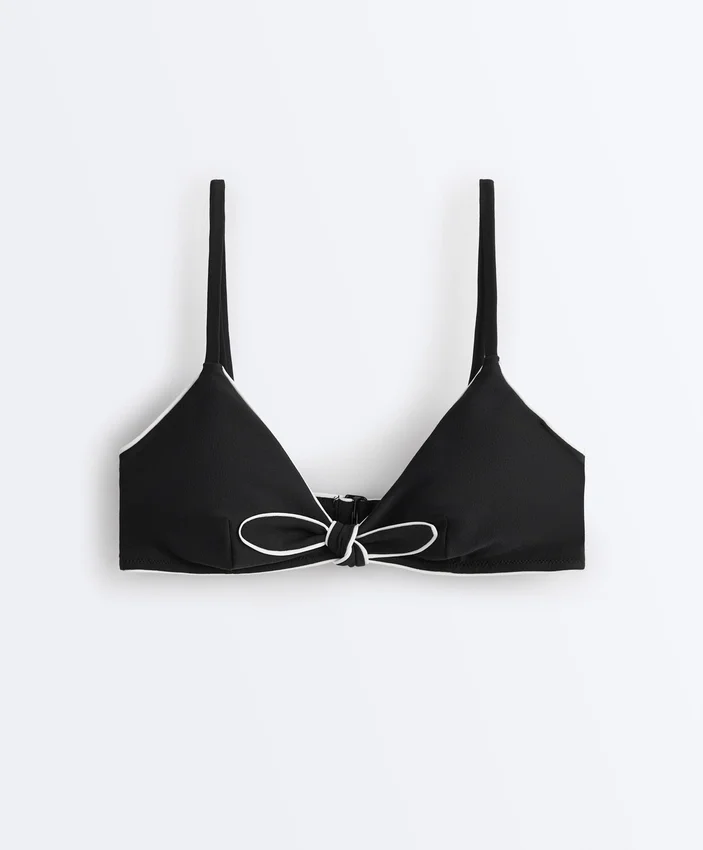 Triangel-Bikinioberteil mit Paspel und Bändern Triangel-Bikinioberteil mit Paspel und Bändern