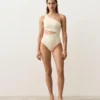 Trikinis mit asymmetrischen Trägern Trikinis mit asymmetrischen Trägern