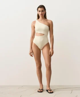 Trikinis mit asymmetrischen Trägern