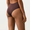 Trikinis mit asymmetrischen Trägern Trikinis mit asymmetrischen Trägern