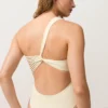 Trikinis mit asymmetrischen Trägern Trikinis mit asymmetrischen Trägern