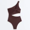 Trikinis mit asymmetrischen Trägern Trikinis mit asymmetrischen Trägern