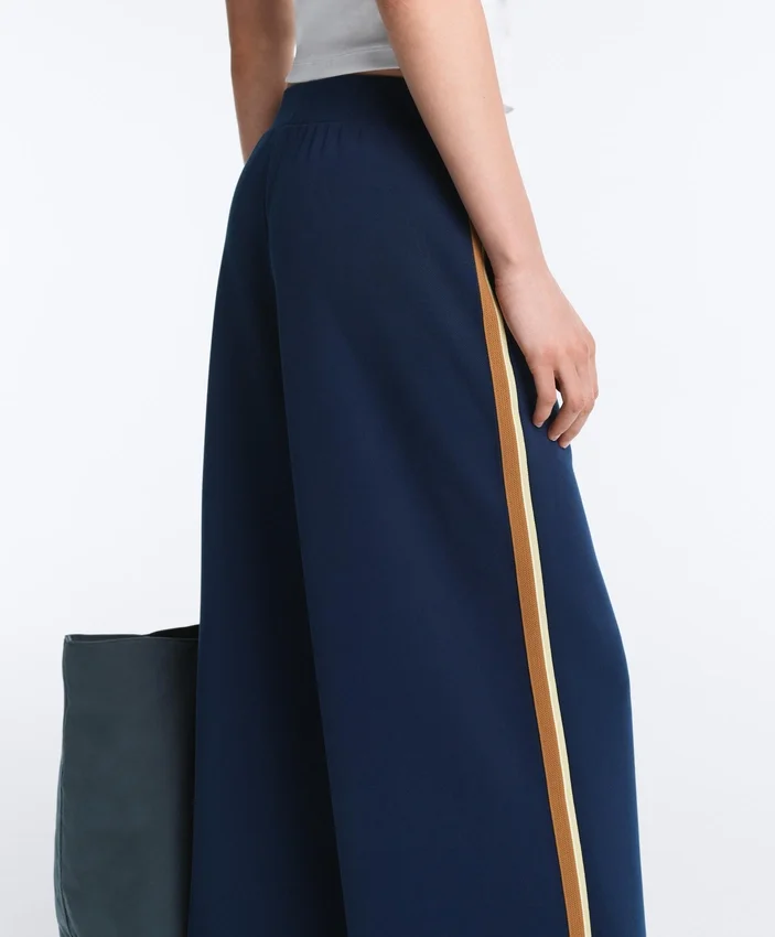 Twill-Hose mit geradem Bein und Seitenband Twill-Hose mit geradem Bein und Seitenband