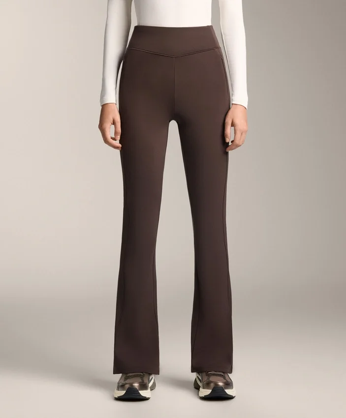 Warme Flare-Hose mit hoher Leibhöhe und Taschen Warme Flare-Hose mit hoher Leibhöhe und Taschen