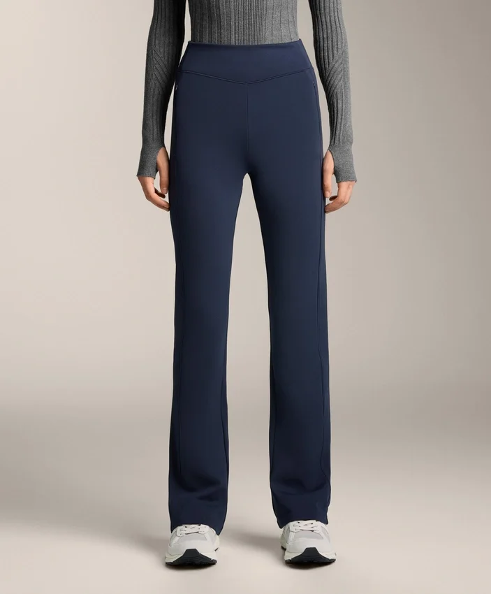 Warme Flare-Hose mit hoher Leibhöhe und Taschen Warme Flare-Hose mit hoher Leibhöhe und Taschen