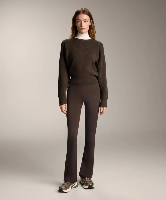 Warme Flare-Hose mit hoher Leibhöhe und Taschen Warme Flare-Hose mit hoher Leibhöhe und Taschen