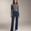 Warme Flare-Hose mit hoher Leibhöhe und Taschen Warme Flare-Hose mit hoher Leibhöhe und Taschen