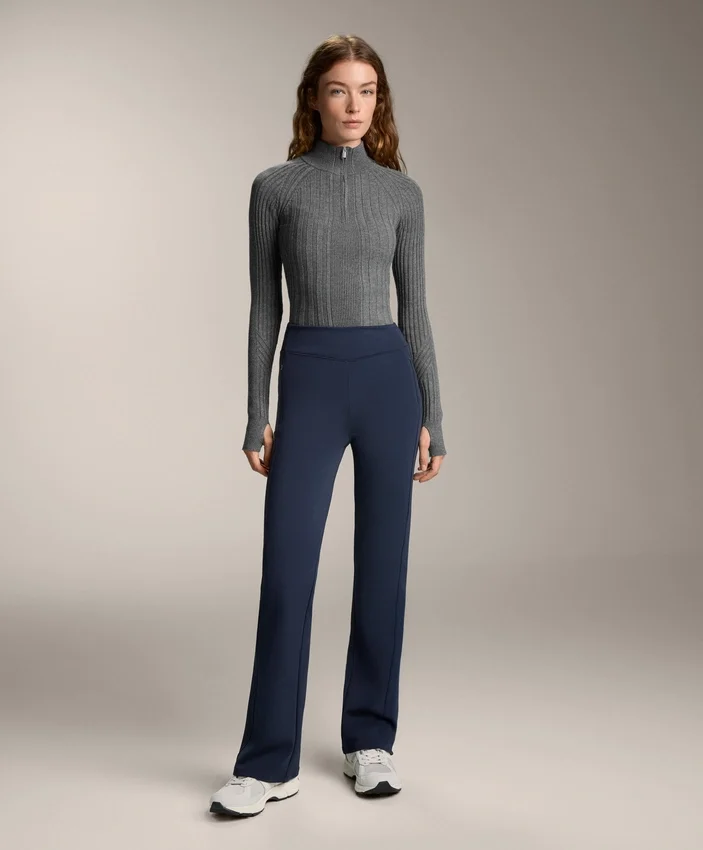 Warme Flare-Hose mit hoher Leibhöhe und Taschen Warme Flare-Hose mit hoher Leibhöhe und Taschen