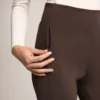 Warme Flare-Hose mit hoher Leibhöhe und Taschen Warme Flare-Hose mit hoher Leibhöhe und Taschen