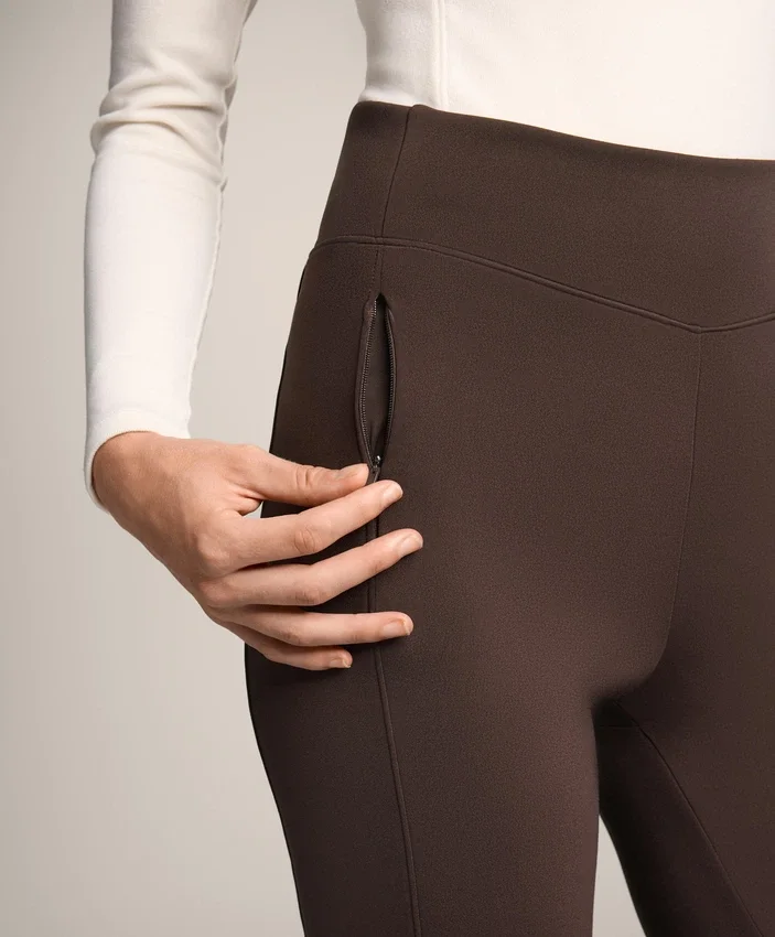 Warme Flare-Hose mit hoher Leibhöhe und Taschen Warme Flare-Hose mit hoher Leibhöhe und Taschen