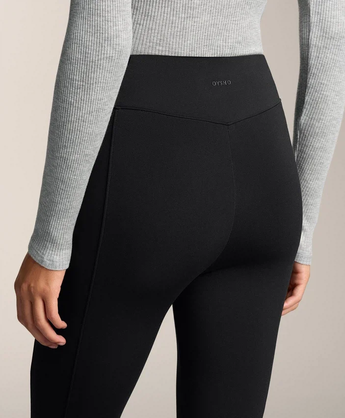 Warme Flare-Hose mit hoher Leibhöhe und Taschen Warme Flare-Hose mit hoher Leibhöhe und Taschen