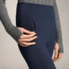 Warme Flare-Hose mit hoher Leibhöhe und Taschen Warme Flare-Hose mit hoher Leibhöhe und Taschen