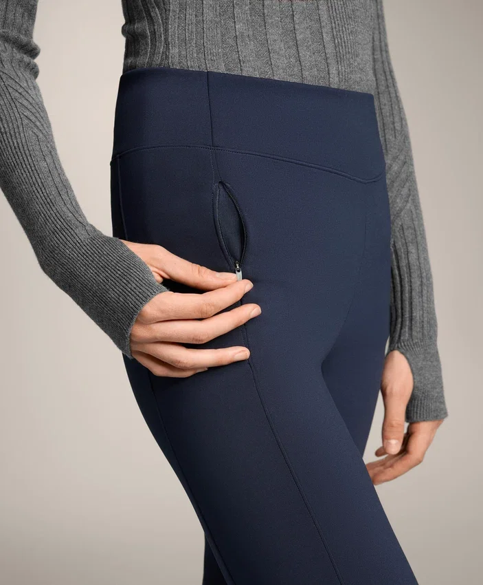 Warme Flare-Hose mit hoher Leibhöhe und Taschen Warme Flare-Hose mit hoher Leibhöhe und Taschen