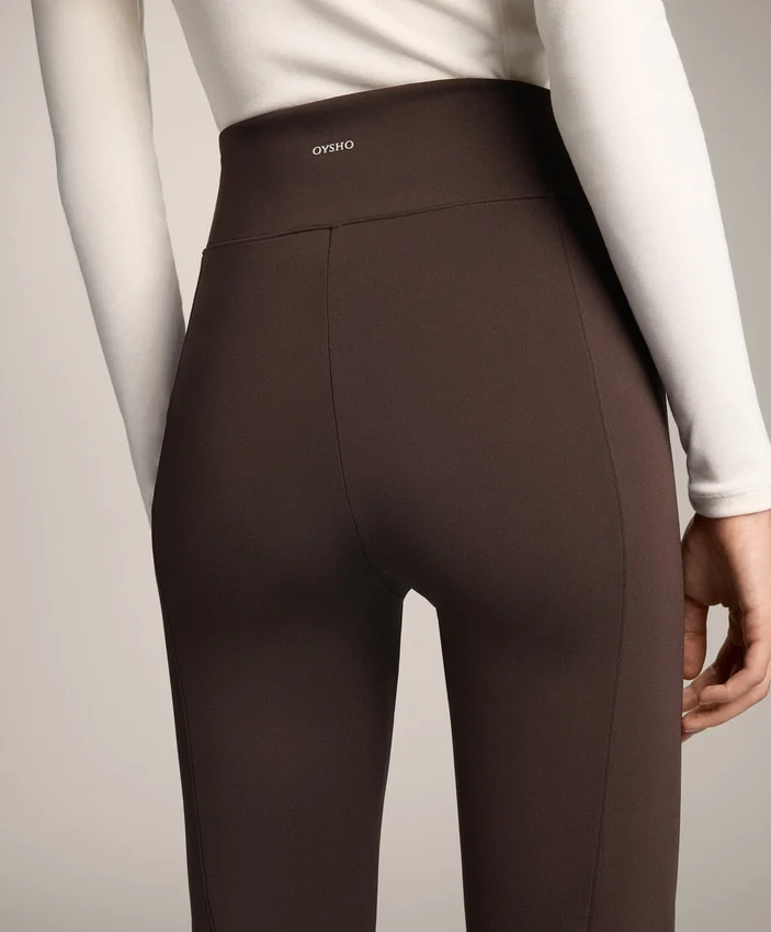 Warme Flare-Hose mit hoher Leibhöhe und Taschen Warme Flare-Hose mit hoher Leibhöhe und Taschen