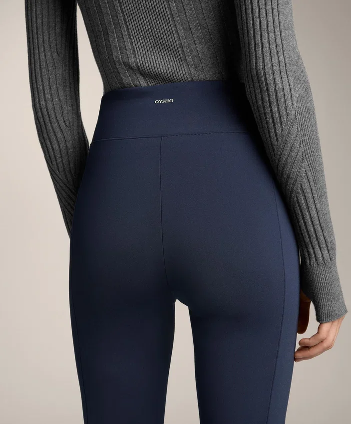 Warme Flare-Hose mit hoher Leibhöhe und Taschen Warme Flare-Hose mit hoher Leibhöhe und Taschen