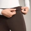 Warme Flare-Hose mit hoher Leibhöhe und Taschen Warme Flare-Hose mit hoher Leibhöhe und Taschen
