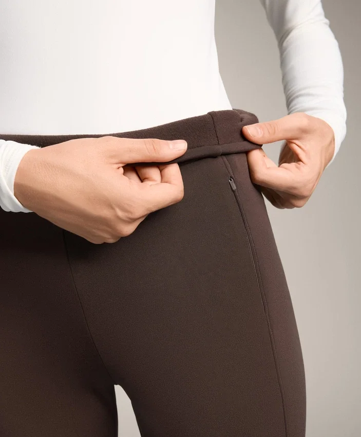 Warme Flare-Hose mit hoher Leibhöhe und Taschen Warme Flare-Hose mit hoher Leibhöhe und Taschen