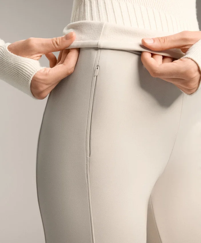 Warme Flare-Hose mit hoher Leibhöhe und Taschen Warme Flare-Hose mit hoher Leibhöhe und Taschen