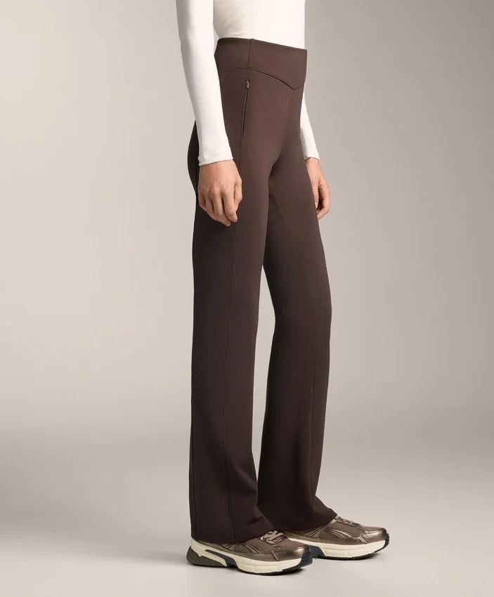 Warme Flare-Hose mit hoher Leibhöhe und Taschen Warme Flare-Hose mit hoher Leibhöhe und Taschen