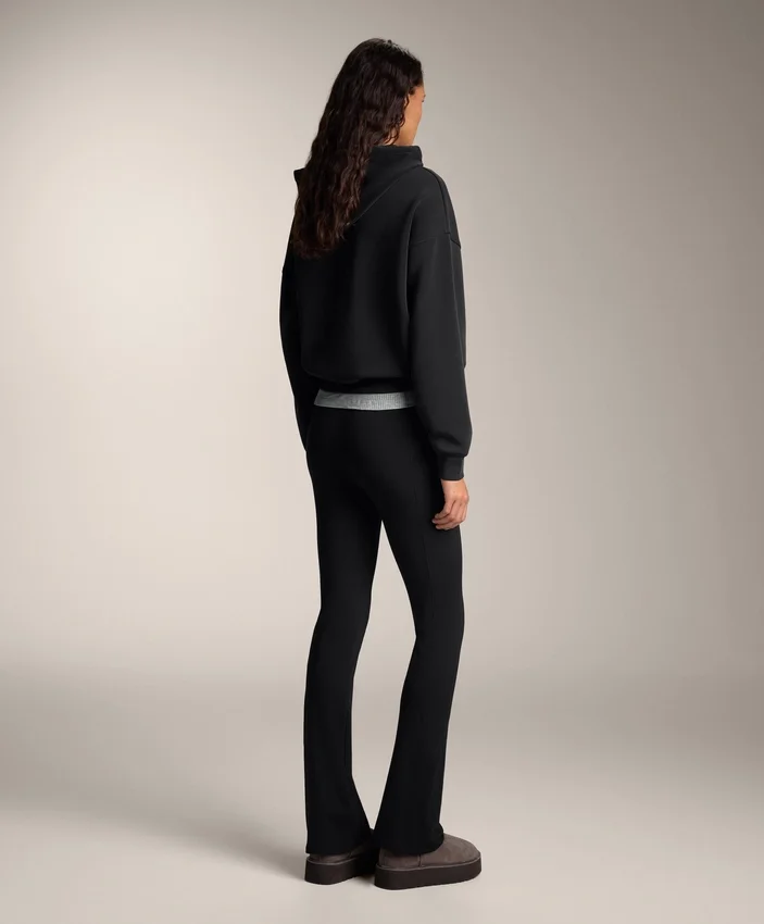 Warme Flare-Hose mit hoher Leibhöhe und Taschen Warme Flare-Hose mit hoher Leibhöhe und Taschen