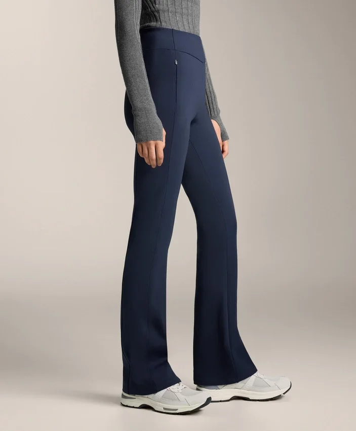 Warme Flare-Hose mit hoher Leibhöhe und Taschen Warme Flare-Hose mit hoher Leibhöhe und Taschen