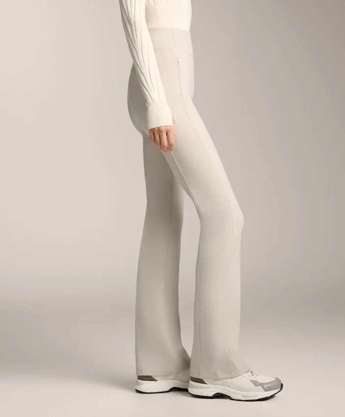 Warme Flare-Hose mit hoher Leibhöhe und Taschen Warme Flare-Hose mit hoher Leibhöhe und Taschen