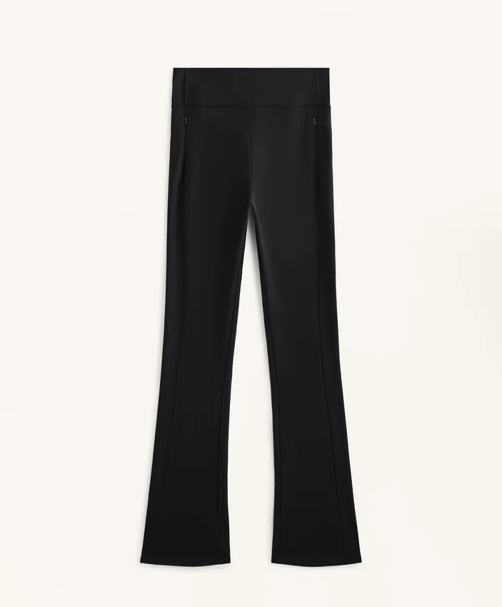Warme Flare-Hose mit hoher Leibhöhe und Taschen Warme Flare-Hose mit hoher Leibhöhe und Taschen
