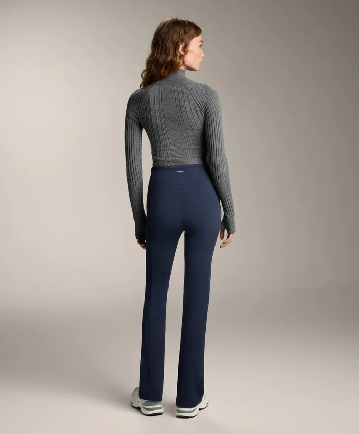 Warme Flare-Hose mit hoher Leibhöhe und Taschen Warme Flare-Hose mit hoher Leibhöhe und Taschen