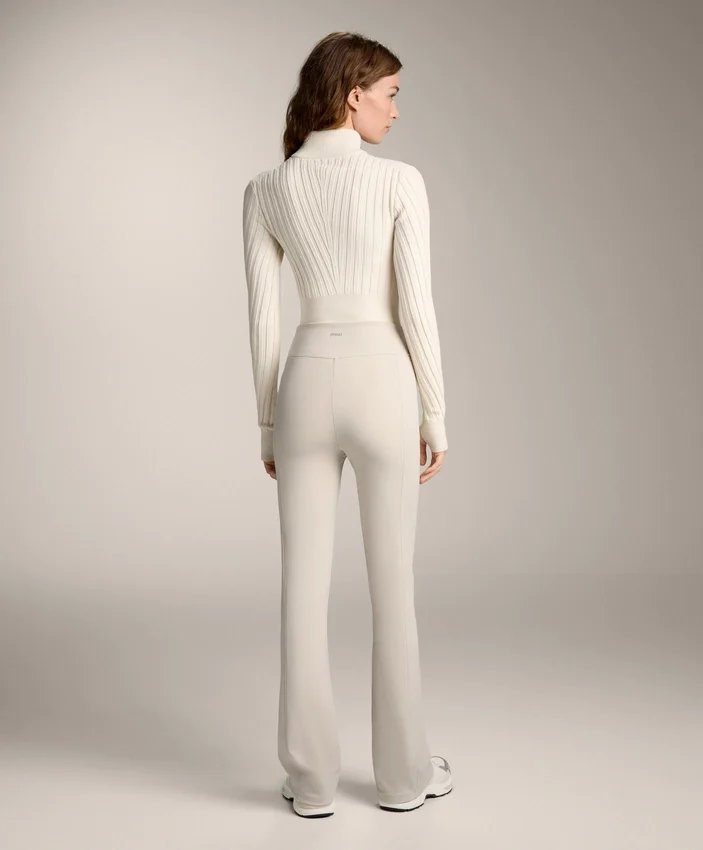 Warme Flare-Hose mit hoher Leibhöhe und Taschen Warme Flare-Hose mit hoher Leibhöhe und Taschen
