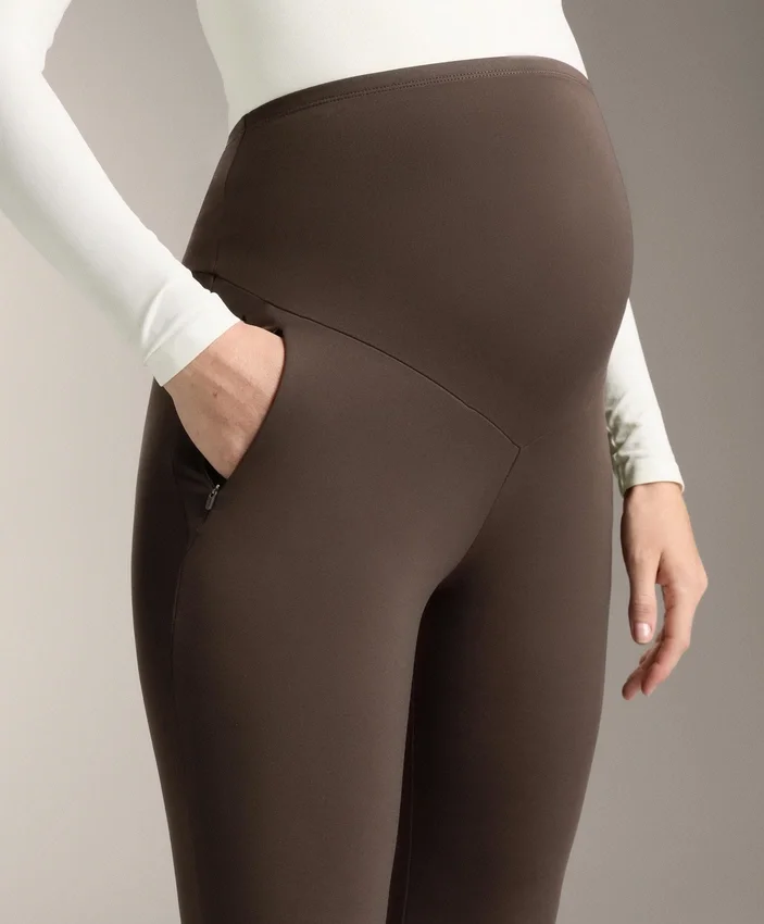 Warme Umstandshose mit weitem Bein Warme Umstandshose mit weitem Bein