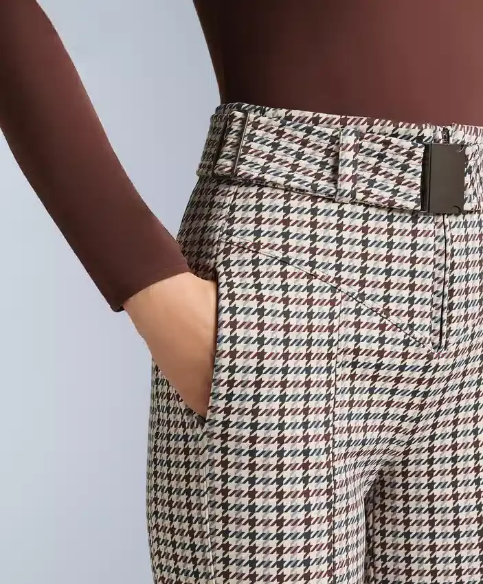 Wasserabweisende, bedruckte, hoch geschnittene Stretch-Skihose mit ausgestelltem Bein Wasserabweisende, bedruckte, hoch geschnittene Stretch-Skihose mit ausgestelltem Bein