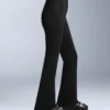 Wasserabweisende, durchgehende, ausgestellte Stretch-Skihose Wasserabweisende, durchgehende, ausgestellte Stretch-Skihose