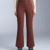 Wasserabweisende, hoch geschnittene Stretch-Skihose mit ausgestelltem Bein Wasserabweisende, hoch geschnittene Stretch-Skihose mit ausgestelltem Bein