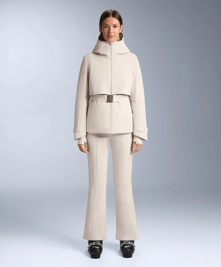 Wasserabweisende, hoch geschnittene Stretch-Skihose mit ausgestelltem Bein Wasserabweisende, hoch geschnittene Stretch-Skihose mit ausgestelltem Bein
