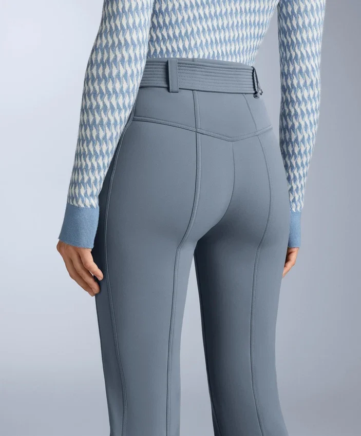 Wasserabweisende, hoch geschnittene Stretch-Skihose mit ausgestelltem Bein Wasserabweisende, hoch geschnittene Stretch-Skihose mit ausgestelltem Bein