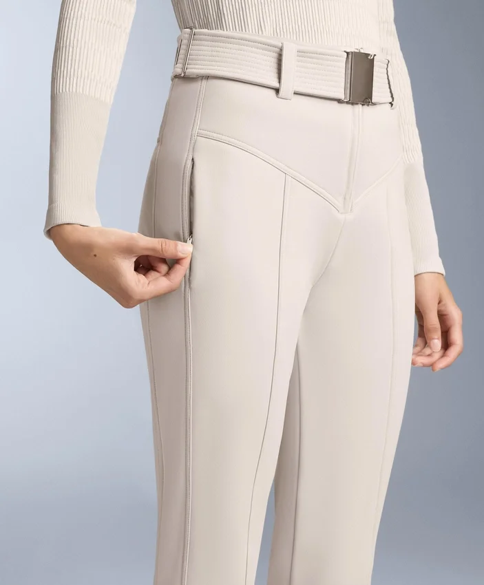 Wasserabweisende, hoch geschnittene Stretch-Skihose mit ausgestelltem Bein Wasserabweisende, hoch geschnittene Stretch-Skihose mit ausgestelltem Bein