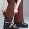 Wasserabweisende, hoch geschnittene Stretch-Skihose mit ausgestelltem Bein Wasserabweisende, hoch geschnittene Stretch-Skihose mit ausgestelltem Bein