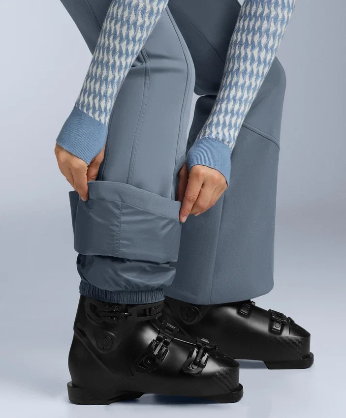 Wasserabweisende, hoch geschnittene Stretch-Skihose mit ausgestelltem Bein Wasserabweisende, hoch geschnittene Stretch-Skihose mit ausgestelltem Bein