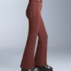 Wasserabweisende, hoch geschnittene Stretch-Skihose mit ausgestelltem Bein Wasserabweisende, hoch geschnittene Stretch-Skihose mit ausgestelltem Bein